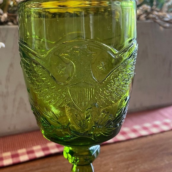 Green 1960's Vintage L.E. Smith Glass Heritage Eagle And Stars Goblet - Picture 2 of 6